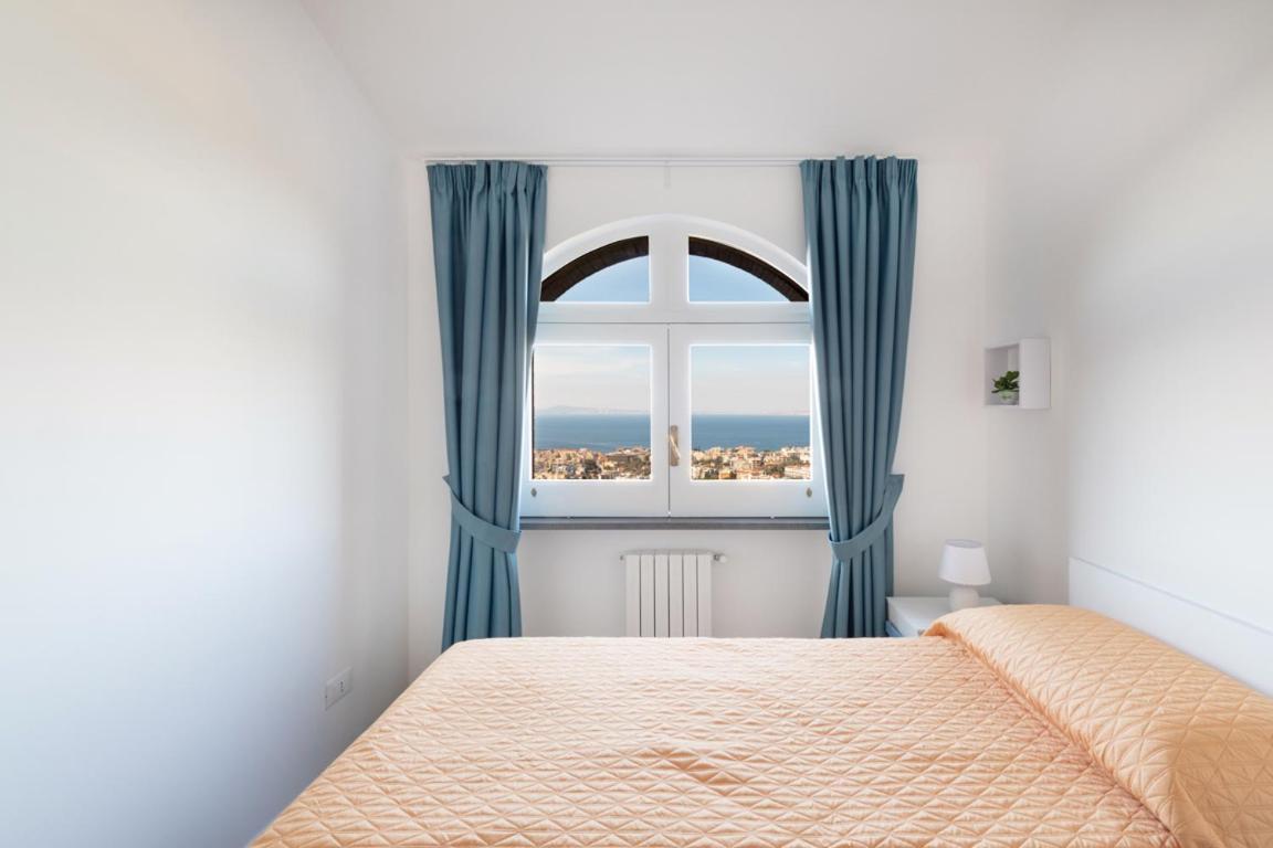 Sorrentovibes - Sea View Rooftop Apartment With Jacuzzi & Garden מראה חיצוני תמונה