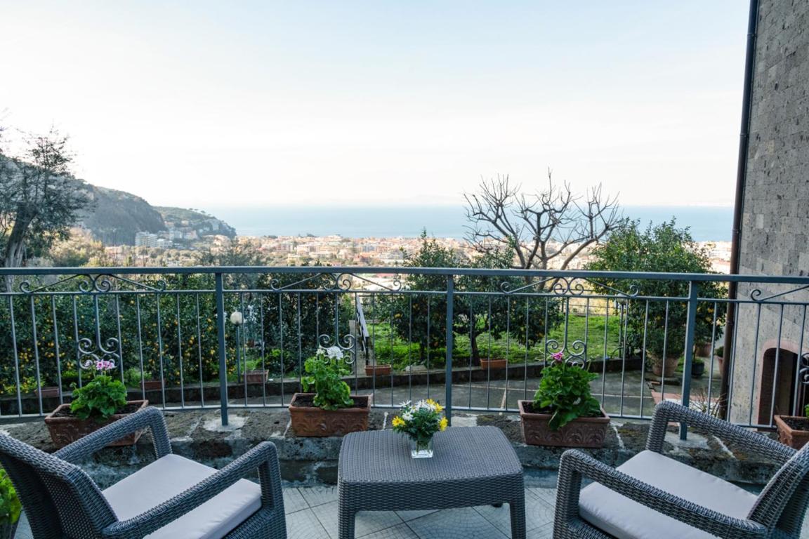 Sorrentovibes - Sea View Rooftop Apartment With Jacuzzi & Garden מראה חיצוני תמונה