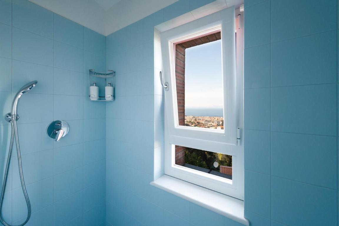 Sorrentovibes - Sea View Rooftop Apartment With Jacuzzi & Garden מראה חיצוני תמונה