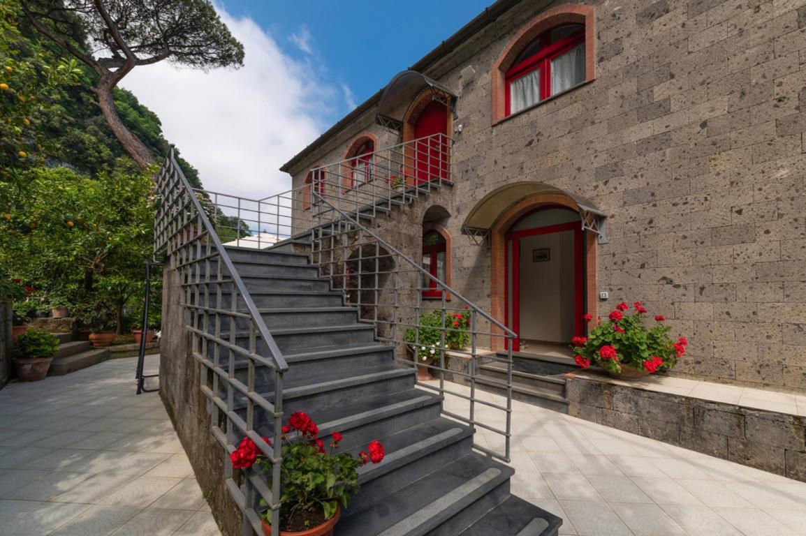 Sorrentovibes - Sea View Rooftop Apartment With Jacuzzi & Garden מראה חיצוני תמונה