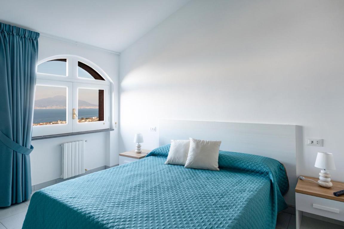 Sorrentovibes - Sea View Rooftop Apartment With Jacuzzi & Garden מראה חיצוני תמונה