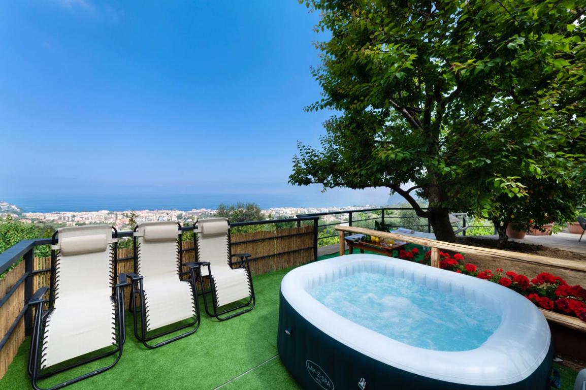 Sorrentovibes - Sea View Rooftop Apartment With Jacuzzi & Garden מראה חיצוני תמונה